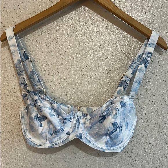 Victoria Secret Swimming Top Floral Blue and White 32DDD - Picture 1 of 11